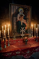 Զորավոր Սուրբ Աստվածածին - եկեղեցու խորան